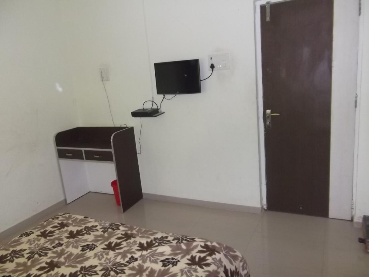 Hotel Rajyog Ranjangaon Ganpati Room photo